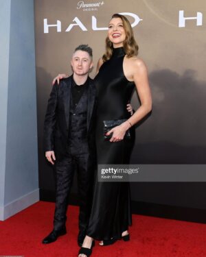 Kate Kennedy Instagram - Scrub up Spartans it’s the Prem de LA Prem. What an evening. Buckets of super soldier thank yous to @halotheseries-  out now @paramountplus US, UK to follow…

Hair: @guiniushair 
Colour: @boo.colourist 
Makeup: @colleendominique 
Outfit: @galvanlondon 
Stylists: @daisy_down_ @baliboosta @roxyfaridany 
Accessories: @jillkennedy2072