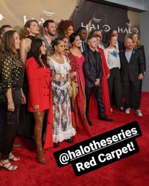 Kate Kennedy Instagram - Scrub up Spartans it’s the Prem de LA Prem. What an evening. Buckets of super soldier thank yous to @halotheseries-  out now @paramountplus US, UK to follow…

Hair: @guiniushair 
Colour: @boo.colourist 
Makeup: @colleendominique 
Outfit: @galvanlondon 
Stylists: @daisy_down_ @baliboosta @roxyfaridany 
Accessories: @jillkennedy2072