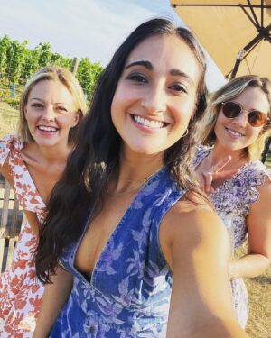 Kate Rockwell Instagram - My happiest place on Earth with my favorite people on Earth❤️

(Shoutout to @ibiss for this 👗 which is now my fave summer concert dress-not sponsored, Im just obsessed 🥰)