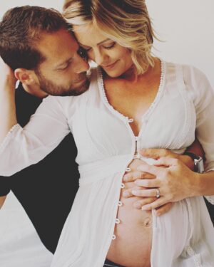 Kate Rockwell Instagram - 39 weeks tomorrow. Your mom and dad are so ready to meet you, little one. ♥️