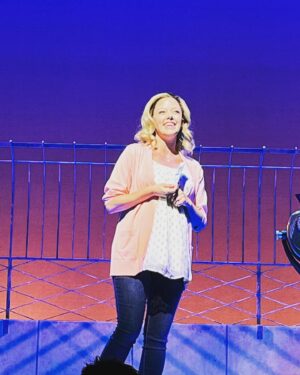 Kate Rockwell Instagram - To steal from the great @hunter__foster : the theater is all about family. When you build a show, you create a new family-people you show your vulnerabilities to, who you sweat and cry and laugh with. It’s doubly special at Broadway Vacation because the SHOW is also about family-working on this piece, I got a husband, two kids, and a crazy cousin alongside the fabulous company I worked with every day for 15 weeks to create this new show. 

And now, it’s time for me to go home and put my energy into my OWN family, which will be growing in just a few weeks. I’m so excited that the spectacular @meganreinking will be taking over the role of Ellen here in Seattle. She’s been right by my side-literally-for the past few months, supporting me and laughing with me, and she’s going to be fabulous in the show. (Swipe to the end for just one of our stupid #twinning backstage videos🤪)

Pregnant women and mothers are often treated as untouchables in this industry-a primeval way of thinking that is, SLOWLY, changing. I am beyond grateful to @kendavenportbway, Architect Theatrical, the @the5thavenuetheatre , @donnafeore , and my spectacular company for being leaders in that movement and our industry, and giving me the chance to build our show family while also building my own. 

To my Griswold crew: I adore you all so much, and I cannot wait to join you again. 

Now let’s go home. ❤️