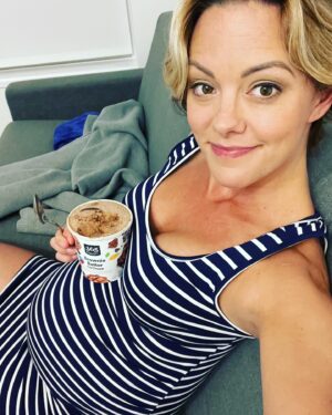 Kate Rockwell Instagram - Giving you 8 months, in all her glory🤰🏼