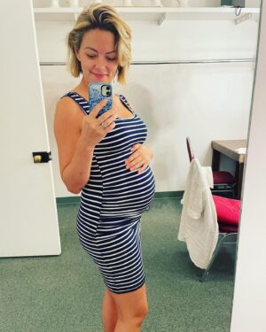 Kate Rockwell Instagram - Giving you 8 months, in all her glory🤰🏼