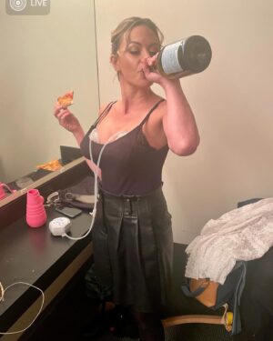 Kate Rockwell Instagram - THIS IS MY SELF-CONGRATULATIONS POST!🎉

13 months! I breastfed my kid for over a year! 🙌🏼Carrying all the pumps and parts and cleaning utensils and ice packs and coolers to every rehearsal, show, event, date, trip, grocery store, EVERYTHING I DID for over a year, living solely in pumping and sports bras, getting up every single night without fail for 11 months at 3 am…I’ve maybe never worked harder at anything. 

I know this isn’t a “mommy” account and that lots of you reading this are still in some ways being fed by your parents…but I’m real F-ing proud of it. Not every parent wants to or can breastfeed, but to those of you out there that have managed to feed your babies any ounce of milk, I toast you. 🥂 🍼

✨Some of the most interesting places I’ve pumped:
Multiple broadway shows 🎭(including one opening night), the streets of Dublin☘️, a memorial cocktail party🍷, the A train🚇, so many planes ✈️, an audition waiting room😬, the Beyoncé concert🐝, beaches on multiple coasts🌞, multiple studios in @ripleygrierstudios @openjarstudios & @pearlstudiosnyc 🎹 . 

🩷Thank you @sarahwellsbags for being one of my biggest support sources on this journey, @jessicacloonan for my first set of @willowpump , and every one of my mom friends who gave me tools and support. It takes a MOTHER f-ing village❣️