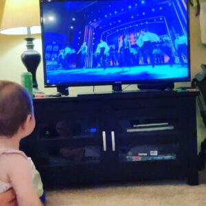 Kate Rockwell Instagram - Know what’s super fun about not being AT the Tony Awards? Watching your kid watch your people on the Tony Awards 😍

Congratulations to everyone involved or not involved in last night’s big celebration!! @arianadebose we’re so proud of you, you were the best kind of #unhinged 😉

Sylvies favorite part: when her B give her a wink from the @somelikeithotmusical kick line 🕺🏼😉💃🏼
