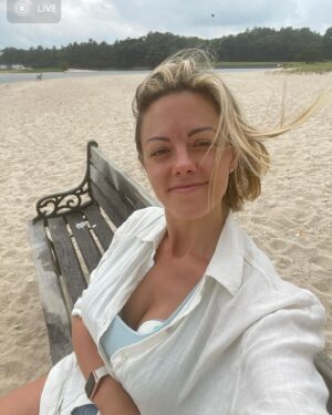Kate Rockwell Instagram - THIS IS MY SELF-CONGRATULATIONS POST!🎉

13 months! I breastfed my kid for over a year! 🙌🏼Carrying all the pumps and parts and cleaning utensils and ice packs and coolers to every rehearsal, show, event, date, trip, grocery store, EVERYTHING I DID for over a year, living solely in pumping and sports bras, getting up every single night without fail for 11 months at 3 am…I’ve maybe never worked harder at anything. 

I know this isn’t a “mommy” account and that lots of you reading this are still in some ways being fed by your parents…but I’m real F-ing proud of it. Not every parent wants to or can breastfeed, but to those of you out there that have managed to feed your babies any ounce of milk, I toast you. 🥂 🍼

✨Some of the most interesting places I’ve pumped:
Multiple broadway shows 🎭(including one opening night), the streets of Dublin☘️, a memorial cocktail party🍷, the A train🚇, so many planes ✈️, an audition waiting room😬, the Beyoncé concert🐝, beaches on multiple coasts🌞, multiple studios in @ripleygrierstudios @openjarstudios & @pearlstudiosnyc 🎹 . 

🩷Thank you @sarahwellsbags for being one of my biggest support sources on this journey, @jessicacloonan for my first set of @willowpump , and every one of my mom friends who gave me tools and support. It takes a MOTHER f-ing village❣️