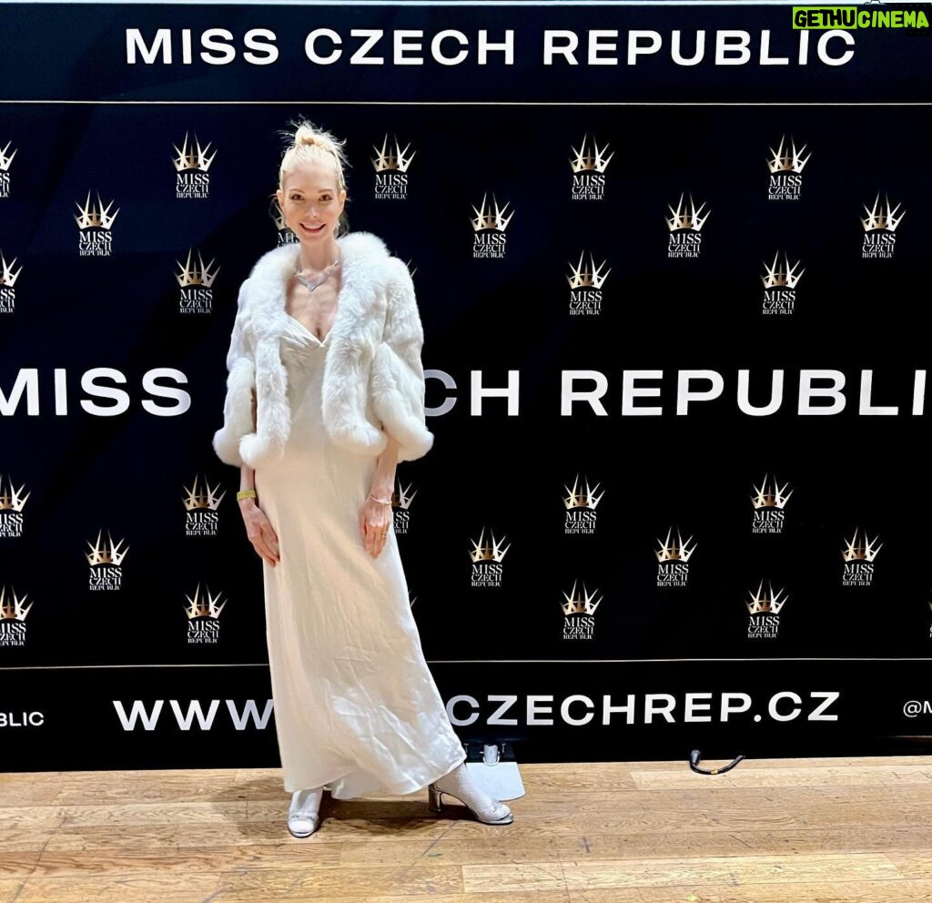 Kate Cast Instagram - The sky is not the limit. We are limitless and so are our dreams, we must never doubt ourselves. Thank you for such an amazing night @missczechrepublic @lplifeonline @charlotte_shoots 1,2,or 3…? ❤️ Interview link https://www.lp-life.cz/zname-nejkrasnejsi-divku-roku-2023 https://www.lp-life.cz/k/aktuality/aktualne