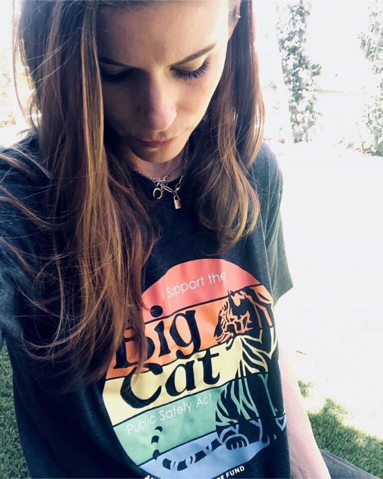 Kate Mara Instagram - I support the Big Cat Public Safety Act and was one of many who signed a petition co-authored by the Animal Legal Defense Fund and #Blackfish director Gabriela Cowperthwaite. 🐯 Show your support for the Big Cat Safety Act by purchasing a shirt of your own💚 Link in @animallegaldefensefund bio.