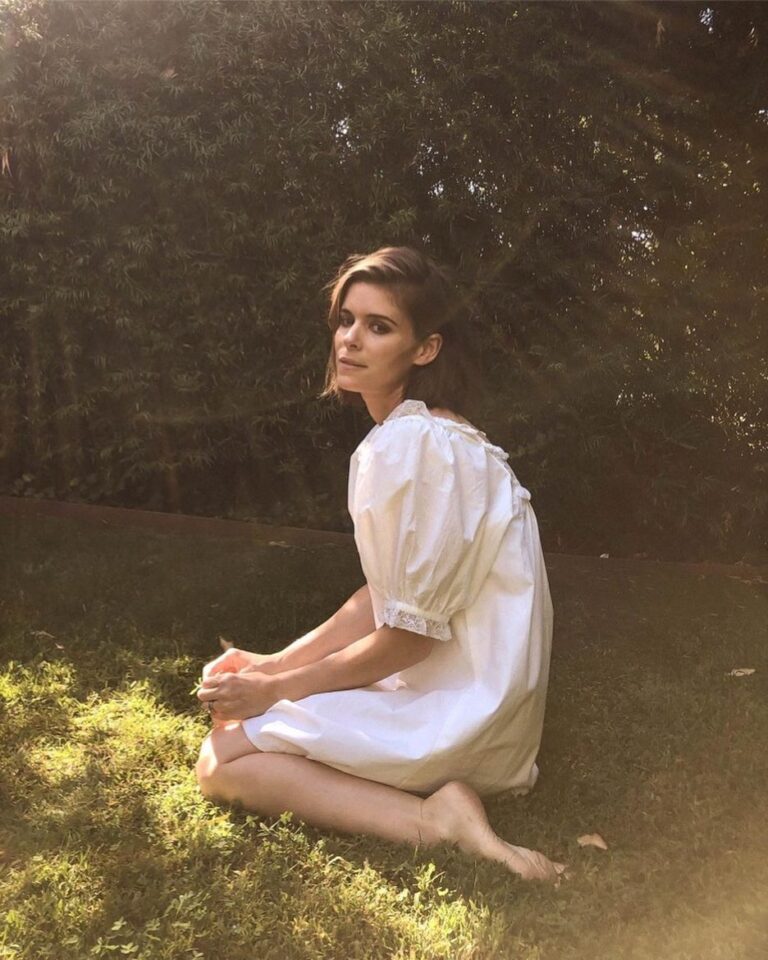 Kate Mara Instagram - Thank you @roseandivyjournal for highlighting my hero’s @liberiachimprescueprotection ❤️#repost @roseandivyjournal “I just thought, if people could have these types of experiences, not just with chimps but with animals in general, then I think that people would look at the way we eat and they would consume very differently.” November star @katemara on her work with the @liberiachimprescueprotection. Read more about her advocacy in the story now live, plus, you can also get involved by adopting a chimp for $50. This will provide food, shelter and veterinary care. makeup by @lucyhalperin and hair by @mararoszak #roseandivyjournal
