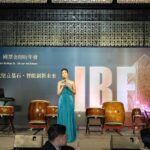 Kate Pang Instagram - 非常有幸能再次主持國票金控年度盛會，感謝魏啟林董事長的支持與肯定，也希望做慈善不遺餘力的國票金控，一年比一年更旺！！💓💓💓 也很感謝伊林可愛的同事們，前一晚我手指被門夾到，隔天帶著無法彎曲的中指上場，整個上午都痛苦到非常恍神，還好有伊林專業的團隊做強力後盾，讓我們活動順利落幕～🙏🏼🙏🏼🙏🏼 #katepang #蕾馨 #host #主持 #尾牙 #國票金控集團尾牙旺年會 #充滿感恩的一天 #種子摸彩券令人驚豔 #我也好想有一張 #董事長很暖心