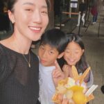 Kate Pang Instagram - 很喜歡 #宮原眼科 ，充滿历史風情的建築，以及每一个产品包装都是一幅画的视觉飨宴，用最健康天然的食材做的甜食，串联着人们的情感与回忆，从最早的cheese cake，到现在有凤梨酥、太阳饼，还有台湾当季新鲜水果制成的冰淇淋，每一口，都吃得到店家的用心，还有非常大方的topping，都是店里卖的产品，一份冰淇淋，三个人吃，还真有点饱呢！ 菜单有中英日三种语言，服务人员也是多国语言通，难怪游客这么多～～～～
