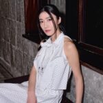 Kate Pang Instagram - 謝謝所有讓我這天很美，但他們自己卻汗流浹背的人，每一場華麗的展演，應該都有一公升的汗水吧！ 📷： @chenjaypeng 👗： @douchanglee 🏠： @tpe.fashionweek 💇： @ruiizzz styling： @sunnyouo #台北時裝週 #taipeifashionweek #taipei #taiwan #誠品松菸 #douchanglee #eelin #伊林娛樂 #2024aw #喵哥的汗水換來美麗的照片 #經紀人幫忙提大包小包 #晴是我的蝴蝶結救星