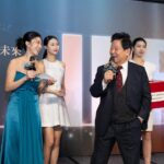 Kate Pang Instagram - 非常有幸能再次主持國票金控年度盛會，感謝魏啟林董事長的支持與肯定，也希望做慈善不遺餘力的國票金控，一年比一年更旺！！💓💓💓 也很感謝伊林可愛的同事們，前一晚我手指被門夾到，隔天帶著無法彎曲的中指上場，整個上午都痛苦到非常恍神，還好有伊林專業的團隊做強力後盾，讓我們活動順利落幕～🙏🏼🙏🏼🙏🏼 #katepang #蕾馨 #host #主持 #尾牙 #國票金控集團尾牙旺年會 #充滿感恩的一天 #種子摸彩券令人驚豔 #我也好想有一張 #董事長很暖心
