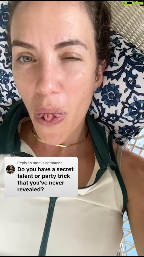 Kate Siegel Instagram - Many secrets, many talents #secrettalent #tonguetied