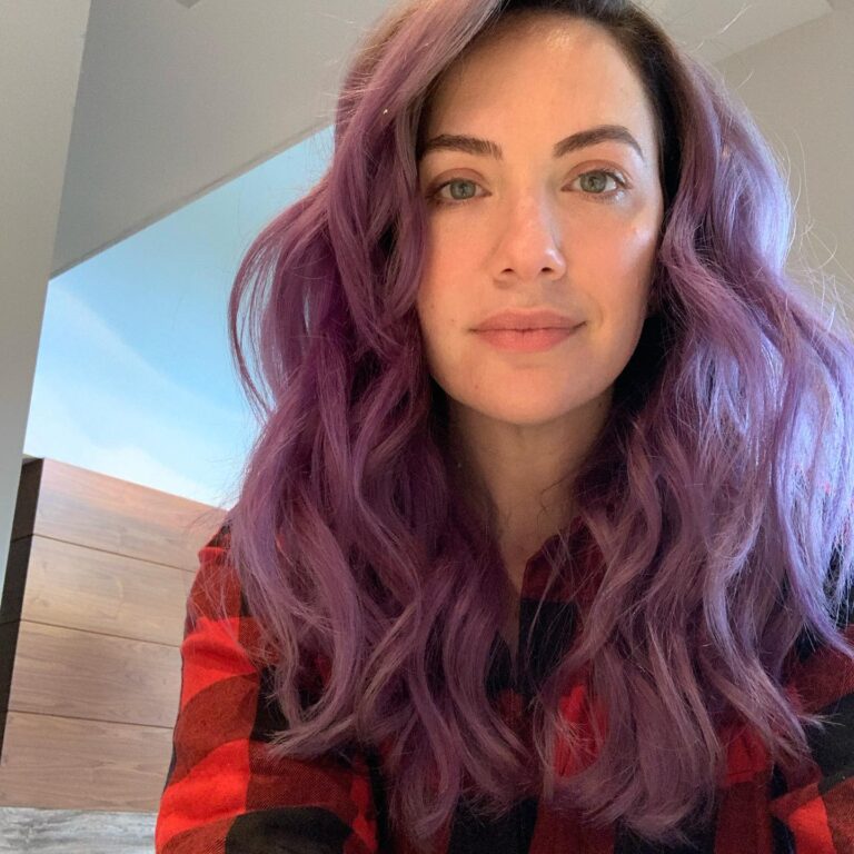 Kate Siegel Instagram - No filter. Hair obsessed. Will not delete later.