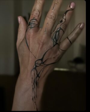Kateřina Hrachovcová Instagram - Lenky .ink

#freehandtattoo #tattoo ritual line love