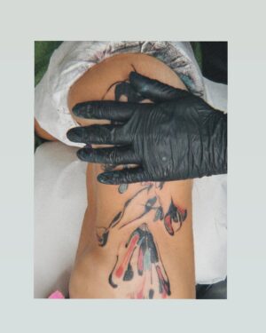 Kateřina Hrachovcová Instagram - proces / tattoo .ink
Ty 
L e a