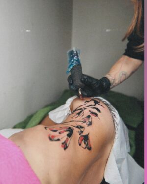 Kateřina Hrachovcová Instagram - proces / tattoo .ink
Ty 
L e a