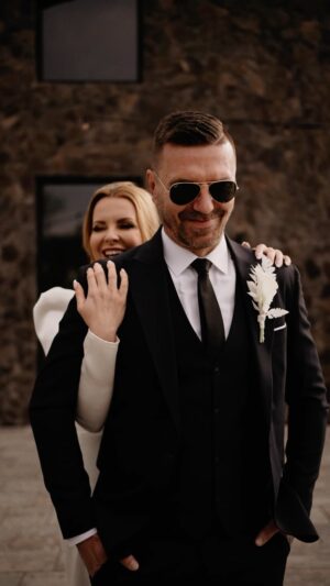 Kateřina Kristelová Instagram - Výsledek všech, kteří nám kdy mazali schody a prorokovali konec je ve videu.
Fanděte vzdycky lasce. Překoná vsechno. Naše spojení je důležitější než svatba na úřadu. Je totiž o pravdě a lásce v srdci. 

Dekujeme za Vaše reakce a omluva ze neodepisujeme. Dostaneme se k tomu🤍.
#ritual
.
.
Ze srdce za náš ritual a Den D také dekujeme autorovi tohoto videa @denishanzlik.
.
.
@svatebni_magazin @stodola_prost @salonveronicadecor @svatebnisalonveronica , @moliere_store , @mua_petranedomova , @meandmyweddings , @_bozidobroty @djpepefotobudka360
