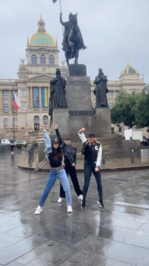 Kateřina Kristelová Instagram - IVETA.
Já & segra & Claud.
Trochu to těmhle vsem holkam kazim❤️.
#Iveta #Vaclavak