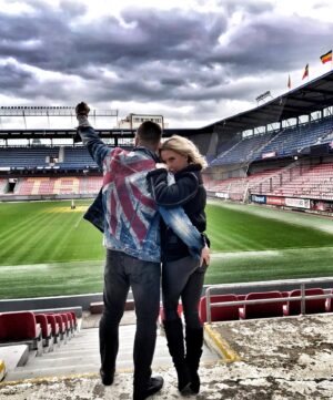Kateřina Kristelová Instagram - Gratulace mýmu muži! 
Povedlo se mu něco o co strašně stál, čemu věnoval hodně času a úsilí. A co se mnohokrát jevilo jako hora na kterou se vylézt tak lehce neda....a budeme se muset smířit s prohrou...

Dostal se na trenérskou licenci A, je mezi přijatými. Těžké zkoušky a zodpovědnost. 
Gratuluju Tomáši! 
Když jsem spolu začínali dávali nám maximálně rok.
Zanedlouho budeme zacinat sedmý a prošli jsme si ve vztahu vším co se dá. Každým dnem mě presvedcujes, že moje energie a důvěra v tebe měla smysl a že se zúročilo vsechno, to co jsme ti já i malá vytvořily. 
Kotvu & přístav. 

Řekla jsem ti jednou, že vydrzim vsechno, protože mi za to stojis. 
Vsichni tvy démoni spi a ty jsi ten nejlepší chlap, kterýho jsem si mohla pro sebe a svou dceru přát♥️! Narozdíl od všech lidi okolo, kteří se k Tobe radi vyjadřují, Tě já, jako jedna z mála opravdu znám! 
Dali jsme spolu licenci C i licenci B.
Vim, ze Áčko je to nejtezsi, ale dáme i to😆✊🏻.

Ten drak v tobě a všechny ty emoce k tomu patří a právě proto vim už teď, ze budeš jako trenér stejne dobrý jako jsi byl  fotbalista.  Jeden z nejlepsich obránců naši fotbalový historie i našeho vztahu 🤜🏻🤛🏻!
Já v TEBE budu verit vzdycky!!!