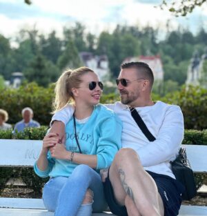 Kateřina Kristelová Instagram - Moje letní nevěra. Snad nám to vydrzi. 

#Sparta #JaJsemSparta