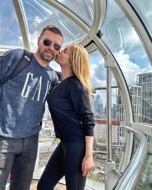 Kateřina Kristelová Instagram - Vejšky nemam rád. Jedna z mala veci kterých se bojim. 
Překonal jsem strach a tahle pusa ve 135 metrech na London Eye za to stála. 

ZDRAVIM VŠECHNY SVY FANOUSKY V LONDÝNĚ !!!! Jsem tady po 15ti letech a nakonec rád!!!
Diky za Vaše zprávy v direktu!!! A už brzy tady na West Hamu. V září se vidíme!!!!