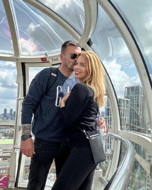 Kateřina Kristelová Instagram - Vejšky nemam rád. Jedna z mala veci kterých se bojim. 
Překonal jsem strach a tahle pusa ve 135 metrech na London Eye za to stála. 

ZDRAVIM VŠECHNY SVY FANOUSKY V LONDÝNĚ !!!! Jsem tady po 15ti letech a nakonec rád!!!
Diky za Vaše zprávy v direktu!!! A už brzy tady na West Hamu. V září se vidíme!!!!