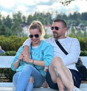 Kateřina Kristelová Instagram - Moje letní nevěra. Snad nám to vydrzi. 

#Sparta #JaJsemSparta