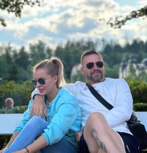 Kateřina Kristelová Instagram - Moje letní nevěra. Snad nám to vydrzi. 

#Sparta #JaJsemSparta