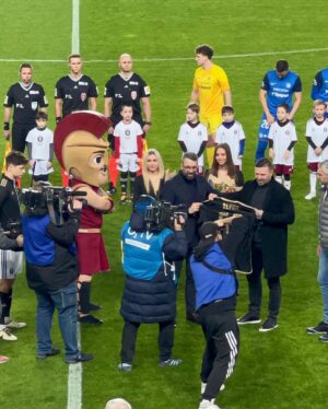 Kateřina Kristelová Instagram - Sparta !!! Díky za dnešek ! Za dárek k narozeninám před plným stadionem! I za výhru v zápase!
#Sparta #JaJsemSparta