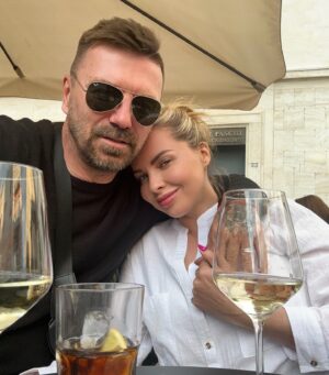 Kateřina Kristelová Instagram - Můj nejlepsi kamarad je tahle malinka pani. Vsechno je s ni snazsi. Fotbalu nerozumí, ale je hodna a vydrzi vic než vsichni ostatní. Mám ji rad. 

Pozdrav z Itálie, kde je mi nejlip ze všech míst. 

#Sparta #JaJsemSparta