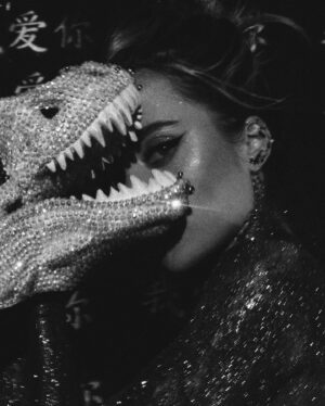 Katerina Shpitsa Instagram - 🐲 2024 🐉
⠀
Согласно китайской астрологии, каждый год имеет своего хозяина — существо, которое олицетворяет период и наделяет его определенными качествами и характеристиками.
⠀
2024 год зеленого дракона - мудрого мифического существа, способного подарить много радости человеку. Но змееящер будет добр лишь в том случае, если отнестись к нему с должным уважением и ни в коем случае не дразнить 😏
Ph @sashamaslova 
Model @katekabak 
Muah @alyonazhalnina 

Присоединяетесь?