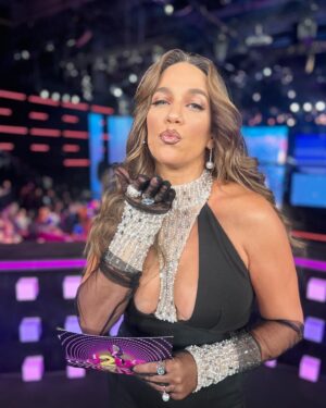 Katerina Stikoudi Instagram - About last night !
I’m back ❤️ @j2us_gr @barkingwell_media 
@alphatv 
💄 @kaitikoutsogiannakopoulou 
💇‍♀️ @aggelikikandylaki 
👗 @boudoir_dennisp @evageliakountouri ❤️
@giouzenis