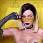 Katerina Stikoudi Instagram - Είμαι "πολύ πολύ πολύ" ενθουσιασμένη με αυτό το τραγούδι και το clip, που πλέον είναι στο κανάλι μου στο ΥοuTube. Ευχαριστπω για τα καλά σας λόγια, για τα σχόλια σας αλλά και για τον συνηθισμένο αρνητισμό που συχναά φτάνει και στον κομπλεξισμό. Όσο και να λέω ότι έχω συνηθίσει, δε σταματάω να εκπλήσσομαι. Μια γυναίκα είναι στο αποκορύφωμα της θυληκότητάς της, της δημιουργικότητάς της και του ενθουσιασμού της, κατά την εγκυμοσύνης. Όλα αυτά εγω τα γιορτάζω και τα μοιράζομαι. Σε όσους έχουν μάθει να βλέπουν στο πρόσωπο των εγκύων κάτι άρρωστο, κάτι που πρέπει να μείνει κρυφό, ντροπή και υποταγή, απλά περαστικά. More to come.... Out Now by @minosemi_official Produced by @teotzimas @paris_kalpos Directed by @djrico99 Styling by @dennis_kolpodinos Hair by @aggelikikandylaki D.o.p. @yannis_lemonidis Color by @akisvalergakis Special thanks to @selfiemuseum_skg Powered by @laloo_cosmetics 💅🏻 @kostadina_tsihlas Big thanx to my Minos fam @monstermanager @gianaman @glykouz @kikitsolka