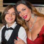 Katerina Stikoudi Instagram - 🎅🎄Ανυπομονούσαμε πολύ με τον @stelioskerasidis να μοιραστούμε μαζί σας το video clip για την διασκευή μας στο old-time classic “Have Yourself A Merry Little Christmas”! Σας ευχόμαστε και επίσημα λοιπόν, καλά Χριστούγεννα και καλές γιορτές! ❤ @minosemi_official @monstermanager