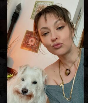 Katharine Isabelle Instagram - 11 years of refusing selfies, still going strong 🍝 respect