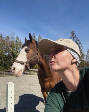 Katharine Isabelle Instagram - we do be looking at stuff #horsegirlenergy
