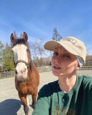 Katharine Isabelle Instagram - we do be looking at stuff #horsegirlenergy