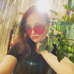 Katharine Isabelle Instagram - My Fig Tree told me tell you we love you and Mother Earth loves you HAPPY PRIDE MY DARLING DUCKS SHINE BRIGHT LIKE A DIAMOND but safely from a distance with masks and hand sanitizer😭 🌈💖✨💋🦄⭐️🌈🌸🦄✨💖🌈⭐️ #pride #stonewall #blacktranslivesmatter #loveislove
