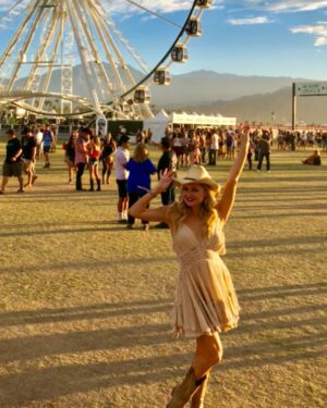 Katherine Bailess Instagram - Stagecoach 2019! 🤠✌🏻Another one for the books! Yeehaw y’all! .
.
. 
Thanks @ashantimozelle for my custom @samhuntmusic shirt! ❤️@southernwomenchannel #stagecoach #countrymusic #umgnashville #stuffsouthernwomensay