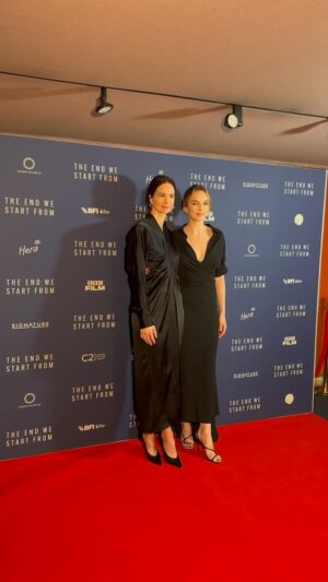 Katherine Waterston Instagram - About last night 🙌 ‘The End We Start From’ Gala Screening. See it on the big screen exclusively in cinemas from 19 January. Ticket link in bio.