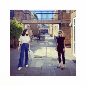 Katherine Waterston Instagram - You can’t mask true love. 
Nothing more fun than volunteering with @vanessa__kirby for @spare_hand