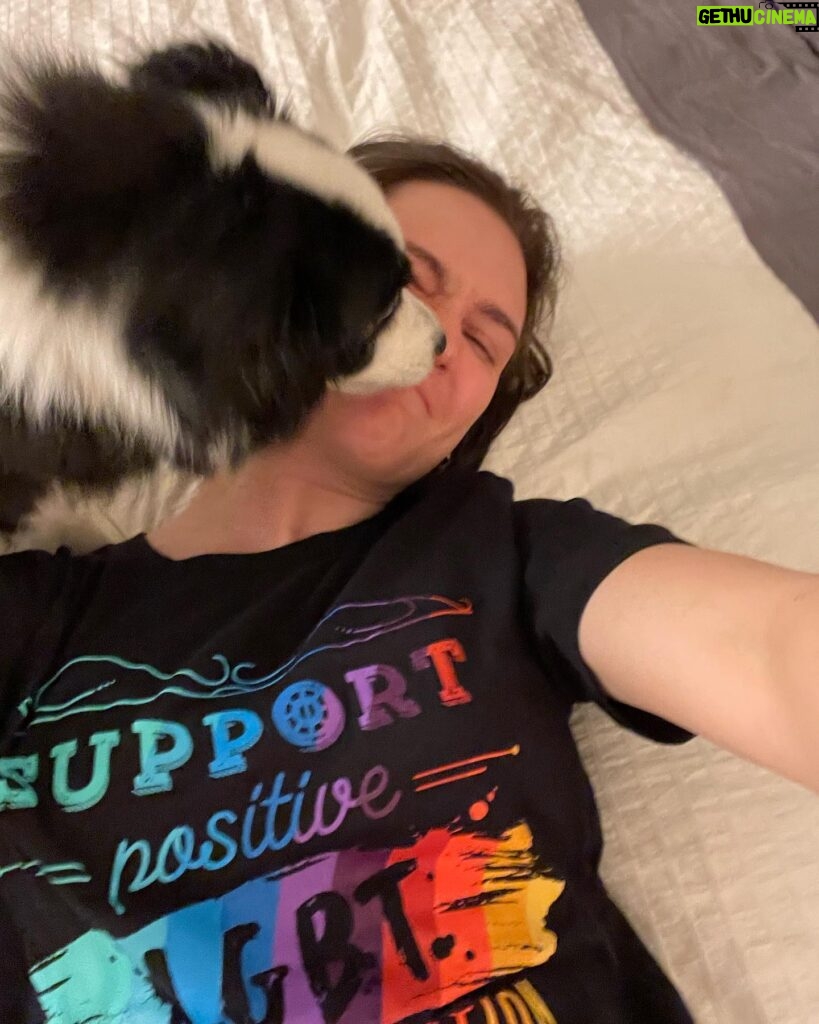Katherine Barrell Instagram - International Day Against Homophobia, Transphobia and Biphobia #internationaldayagainsthomophobia - keep going, keep fighting. Love ALWAYS wins!!! I’m with you always. I will not stop pushing for better, more inclusive story telling at every chance I get. Everyone deserves to see themselves on screen ❤️🧡💛💚💙💜 #lgbtfansdeservebetter @lgbtfansdb #representationmatters
