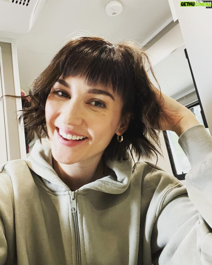 Katherine Barrell Instagram - Transformation Tuesday 🥰. This is Shay. She likes hot cups of tea, Indian food and digging the best vintage scarf out of the bottom of a bin in her favourite second hand shop 😍#MakingScentsofLove day 1 @vortex_prods 🎥