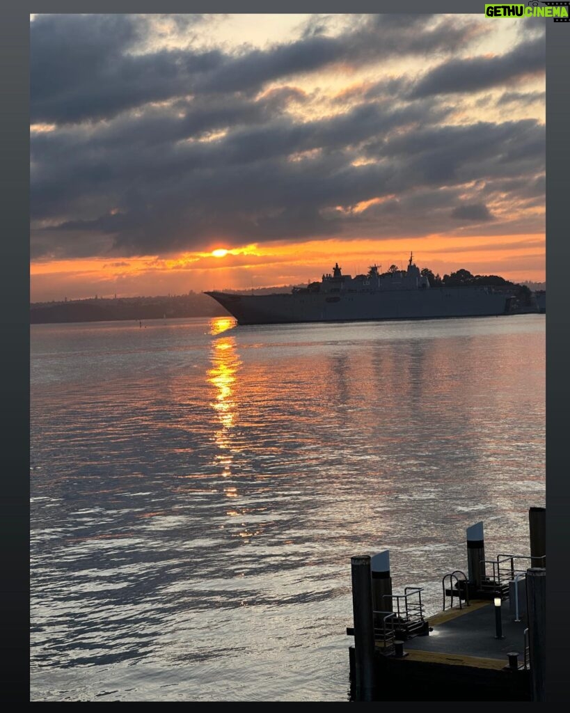 Katherine Kelly Lang Instagram - Sydney is a beautiful city! I took these photos on my run at 6:00 am this morning. Streets were empty and quiet. So peaceful and pretty! #sydneyoperahouse #sydneyharbourbridge