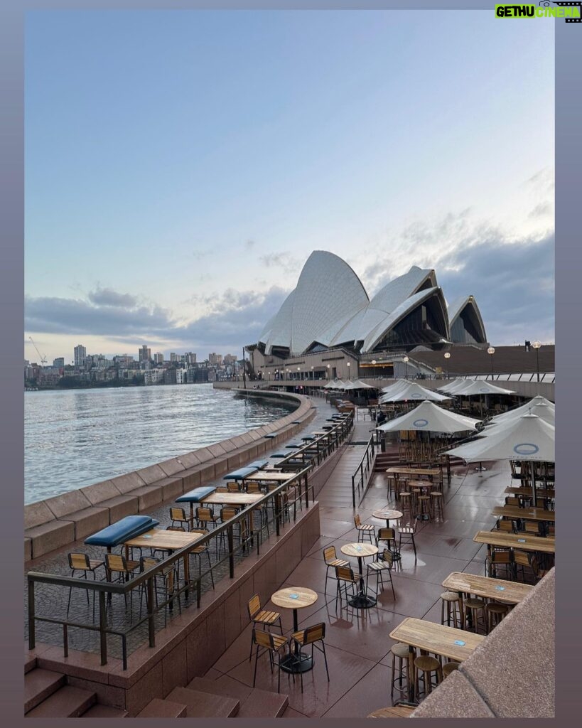 Katherine Kelly Lang Instagram - Sydney is a beautiful city! I took these photos on my run at 6:00 am this morning. Streets were empty and quiet. So peaceful and pretty! #sydneyoperahouse #sydneyharbourbridge