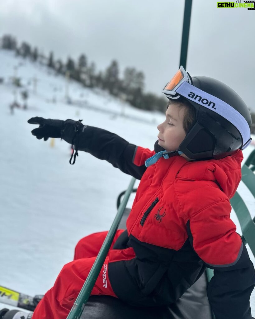 Katherine Kelly Lang Instagram - It was a fun ski day! It been my dream for awhile to get my granddaughter skiing! She took a lesson in the morning with @ashleyaubra son Hayden and then in the afternoon they skied with us! First time skiing for Zuma and Hayden!! I am so proud of them! And thanks for @caseykas and @hayley_bert and @ashleyaubra for making the day amazing.