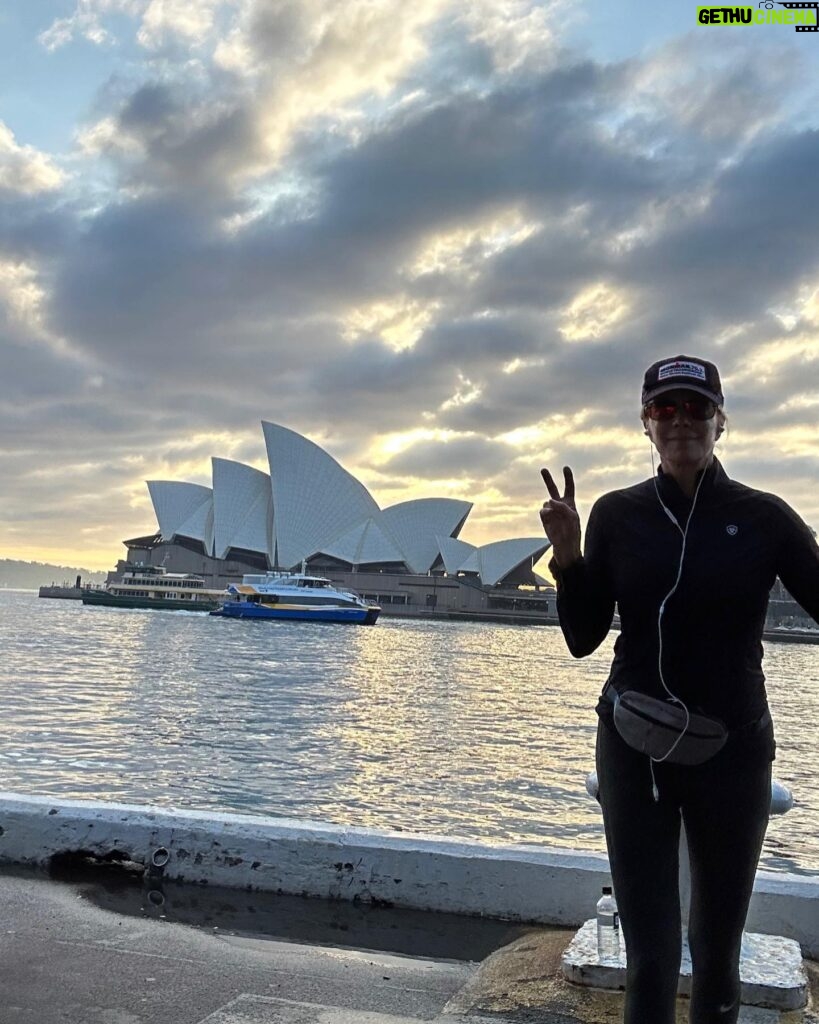 Katherine Kelly Lang Instagram - Sydney is a beautiful city! I took these photos on my run at 6:00 am this morning. Streets were empty and quiet. So peaceful and pretty! #sydneyoperahouse #sydneyharbourbridge