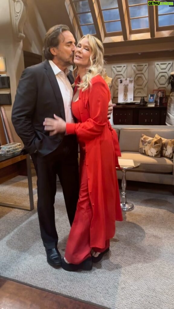 Katherine Kelly Lang Instagram - Valentines kisses for Brooke and Ridge on the set of @boldandbeautifulcbs Eyes up please Ridge🤣🤣🤣 #onset #boldandbeautiful #cbstv #inbetweenscenes